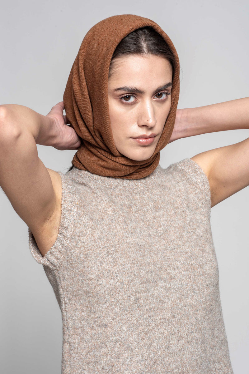 TRIANGLE SCARF