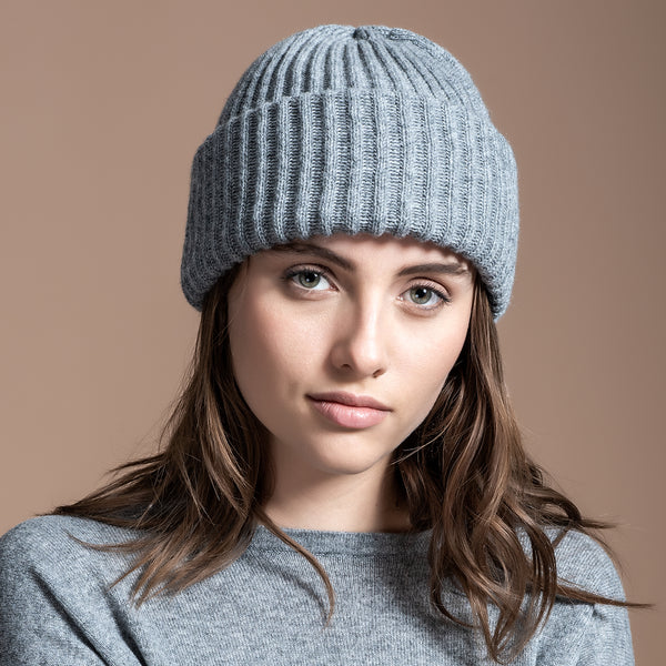 CAPPELLO CON RISVOLTO